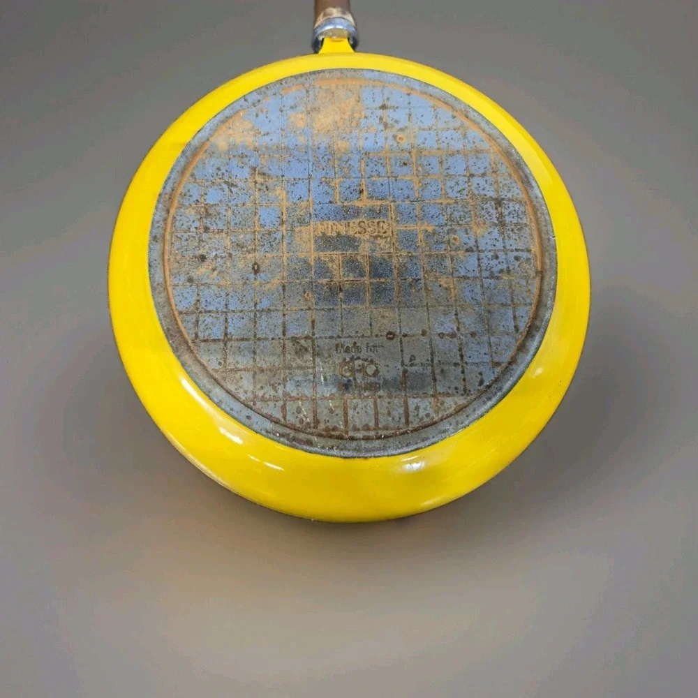 Vintage Finesse Yellow Enamel Skillet Frying Pan Set 10